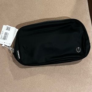 NWT Everywhere Belt Bag